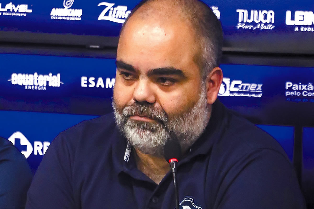 Crise no Remo: Presidente Fábio Bentes Apaga Redes Sociais em Meio à Pressão da Torcida