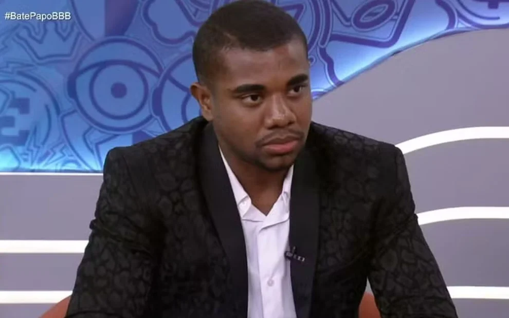 Polêmica Pós-BBB24: Davi planeja processar ex-assessora por revelações.