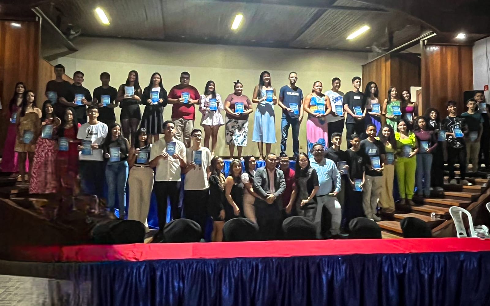 Noite de Autógrafos Celebra Talento de Jovens Escritores de Portel e Reforça o Papel Transformador da Literatura