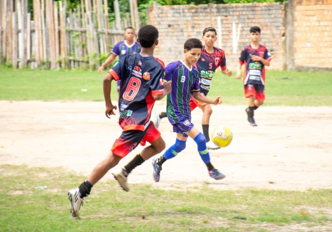 Portel sedia quadrangular de futebol de base e revela talentos do Marajó