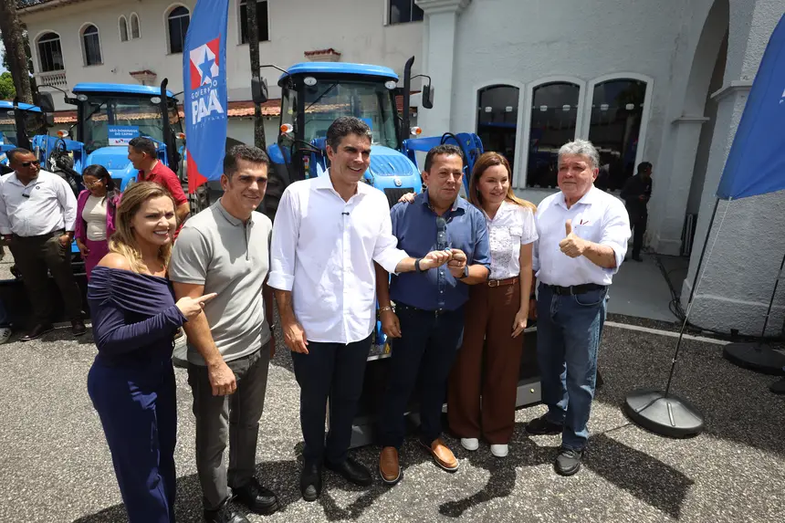 Governo do Pará entrega trator para fortalecer agricultura familiar em Portel